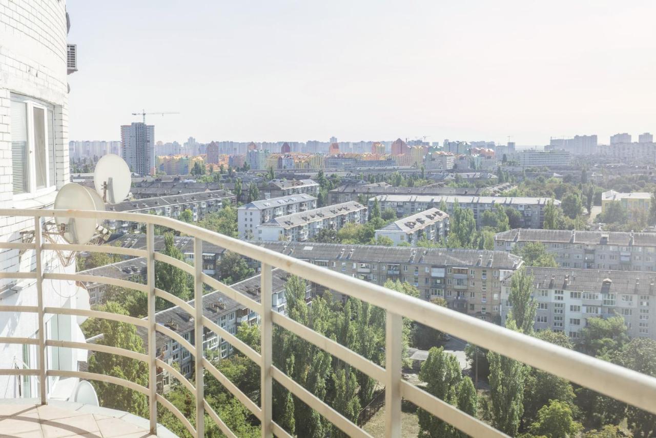 Apartments On Darnitsa Kiev Esterno foto